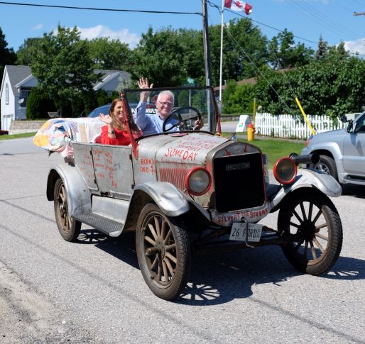 John and Carmen Butte pulling up to the museum in the Ford Model T